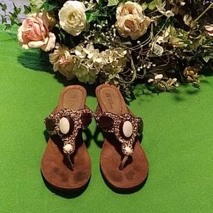 White Mountain shoes. (443)